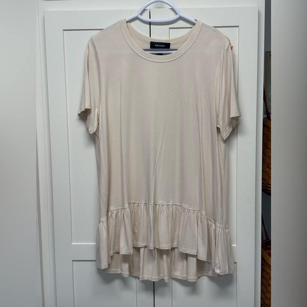 Karen Kane ladies T-shirt, size XL cream with a ruffle